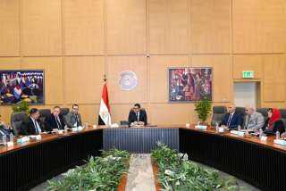 وزير الإسكان يلتقى رئيس وأعضاء...