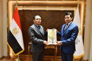 وزير  الشباب والرياضة يستقبل...