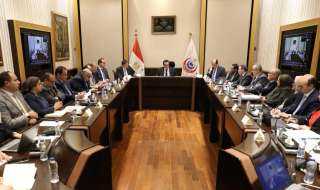 وزير الصحة يترأس الاجتماع الدوري...