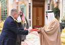 امير الكويت يتسلم أوراق اعتماد...
