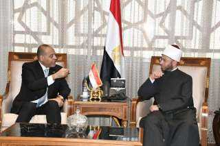 وزير الأوقاف يستقبل وزير العمل...