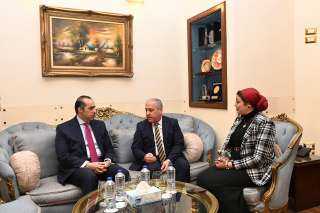 وزير الشئون النيابية والقانونية والتواصل...