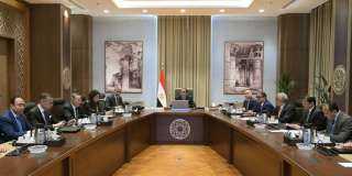رئيس الوزراء يستعرض فرص استثمار...