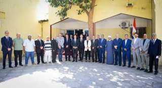 وزير الخارجية والهجرة يلتقي مع...