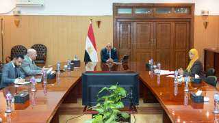 وزير الرى يتابع أعمال الهيئة...