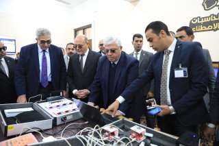 وزير التعليم العالي ورئيس جامعة...