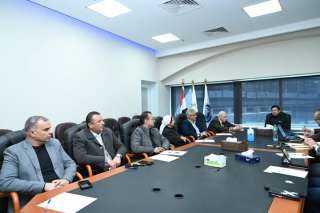 وزير الشباب والرياضة يبحث مع...
