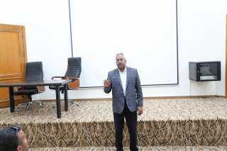 سكرتير عام البحر الأحمر ...