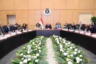 وزير الصناعة والنقل ووزير المالية...