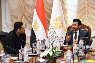 وزير الرياضة يشهد توقيع عقد...