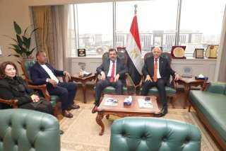 وزير العمل يلتقي الأمين العام...
