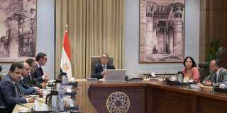 رئيس الوزراء يتابع مع وزير...