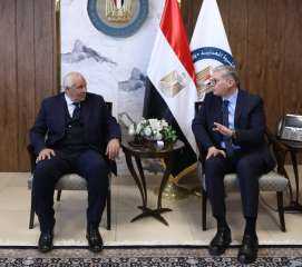 وزير البترول يستقبل محافظ الوادي...