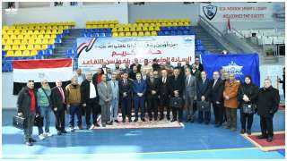 الفريق أسامة ربيع يكرم العاملين...