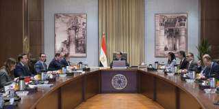 رئيس الوزراء يترأس اجتماع المجموعة...