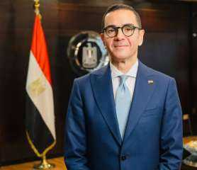 وزير الاستثمار والتجارة الخارجية يستعرض...