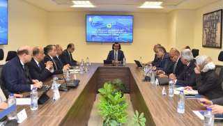 وزير الاستثمار يبحث مع ...