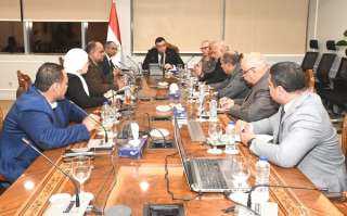 وزير الإسكان يلتقي نواب البرلمان...