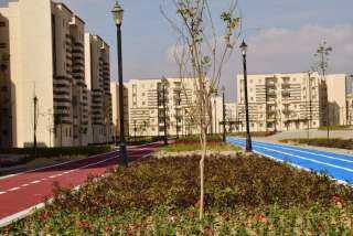 وزير الإسكان يُتابع موقف 90...