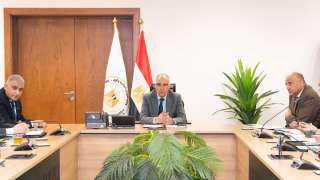 وزير الرى يتابع خطوات تسهيل...