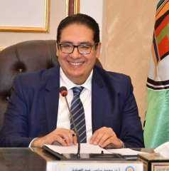رئيس جامعة القاهرة يهنئ علماء...