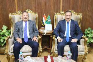 محافظ المنوفية يستقبل وفد حزب...
