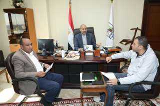 السكرتير العام المساعد يواصل عقد...