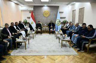 وزير الشباب والرياضة يلتقي أعضاء...
