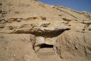 وزارة الآثار: مصاطب ومقابر من...