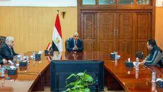 وزير الرى يتابع أعمال حماية...