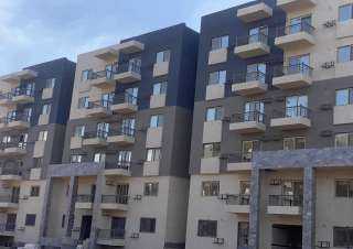 وزير الإسكان يتابع موقف المشروعات...