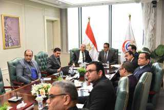 وزير الصحة يعقد اجتماعًا مع...
