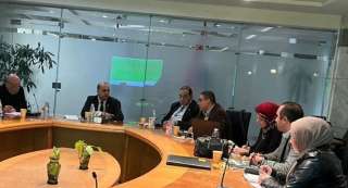 رئيس جهاز المخلفات يترأس اجتماع...