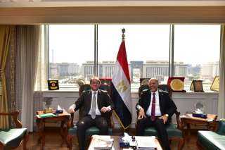 وزير العمل يلتقي وزير المالية...