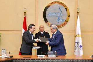وزير الصناعة والنقل يشهد توقيع...