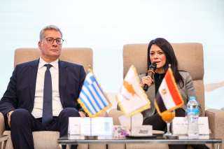 وزيرة التخطيط والتعاون الدولي تلقي...