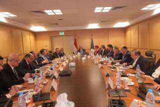 وزير السياحة والآثار يترأس اجتماع...