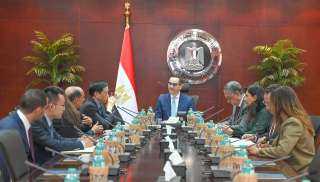 وزير الاستثمار والتجارة الخارجية يلتقي...
