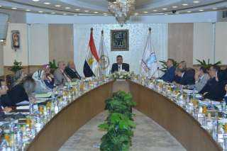وزير التموين  يترأس اجتماع...