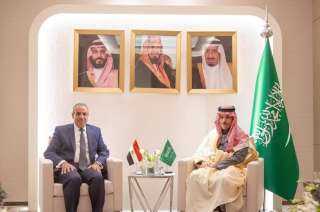 لقاء ثنائي بين وزير الخارجية...