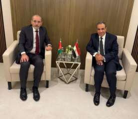 وزير الخارجية والهجرة يجتمع بنظيره...