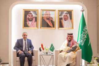 لقاء ثنائي بين وزير الخارجية...