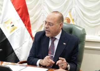 وزير العمل يعتمد صرف 20...