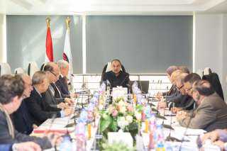 وزير قطاع الأعمال العام يتابع...