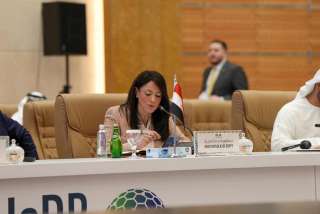 وزيرة التخطيط والتعاون الدولي ومحافظ...