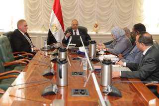 وزير العمل يعقد اجتماعًا للتوسع...