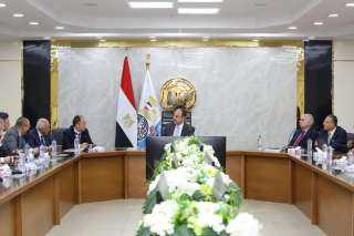وزير قطاع الأعمال العام يلتقي...