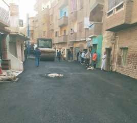 محافظ أسيوط: رصف الشوارع بمنطقة...
