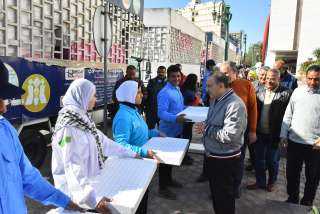 محافظ أسيوط يشهد مبادرة توزيع...