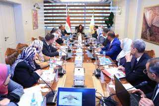 وزيرة التنمية المحلية تتابع الموقف...